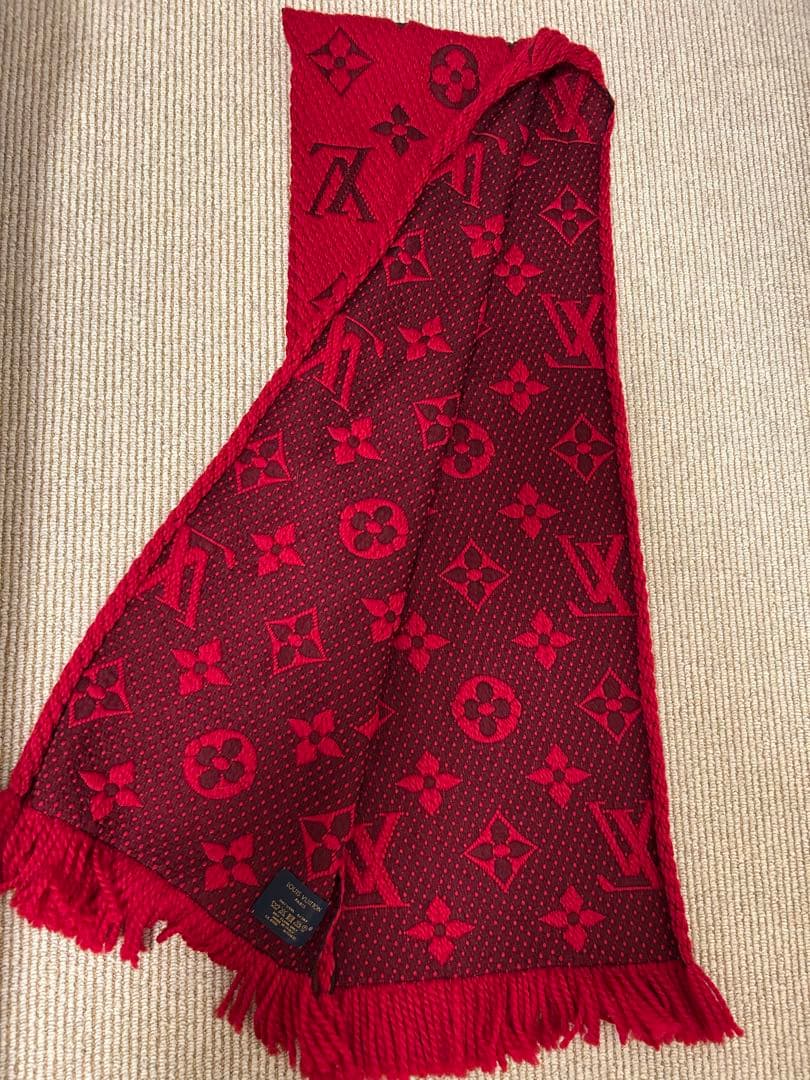 ルイ・ヴィトン 赤色 ロゴ マフラー