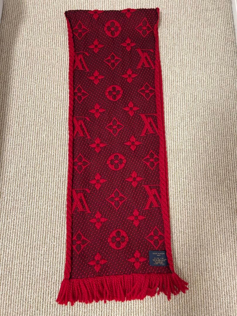 ルイ・ヴィトン 赤色 ロゴ マフラー