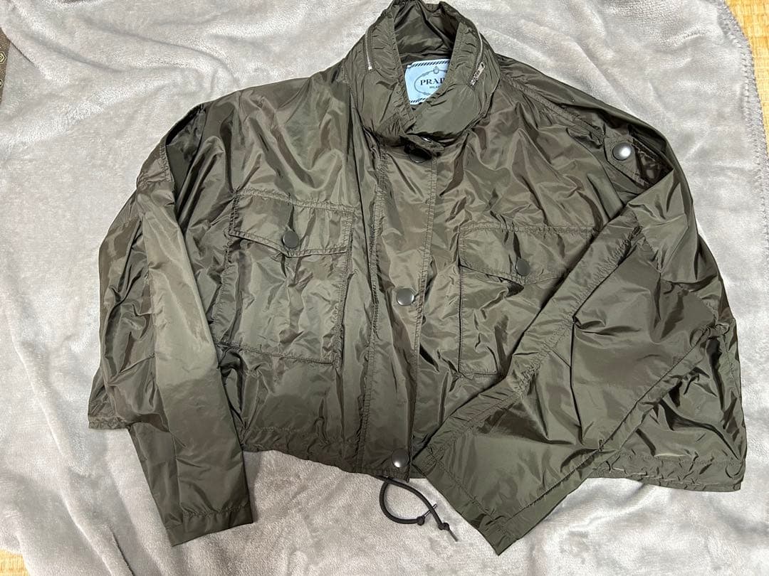 PRADA オリーブグリーン クロップドナイロンジャケット　未使用品