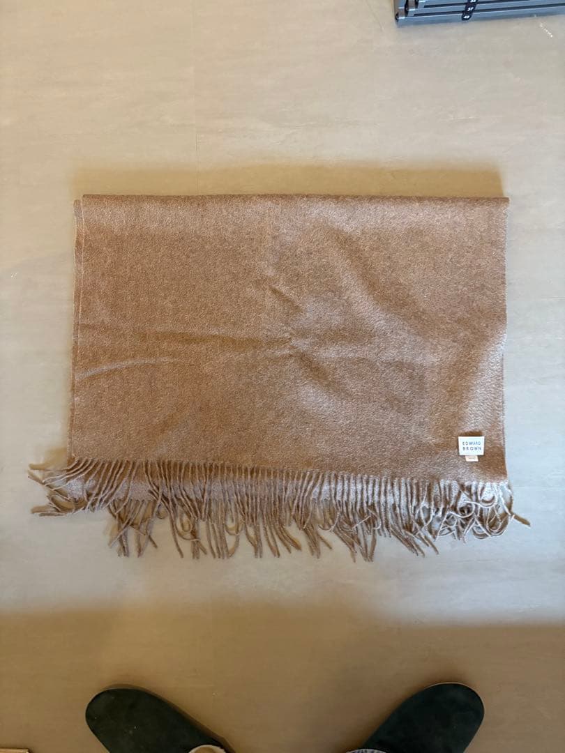 EDWARD BROWN ベージュマフラー フリンジ付き