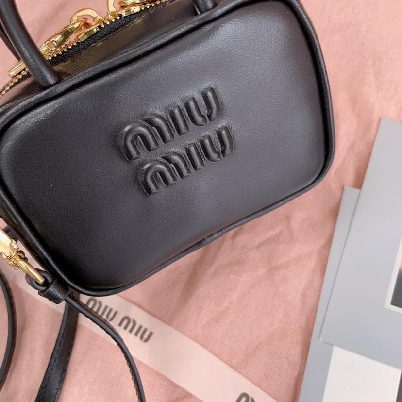 即購入OK！miu miu 黒 レザー ショルダーバッグ