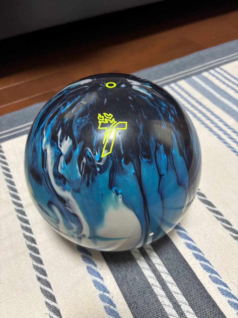 ARchetype Hybrid ボウリングボール 15 lb