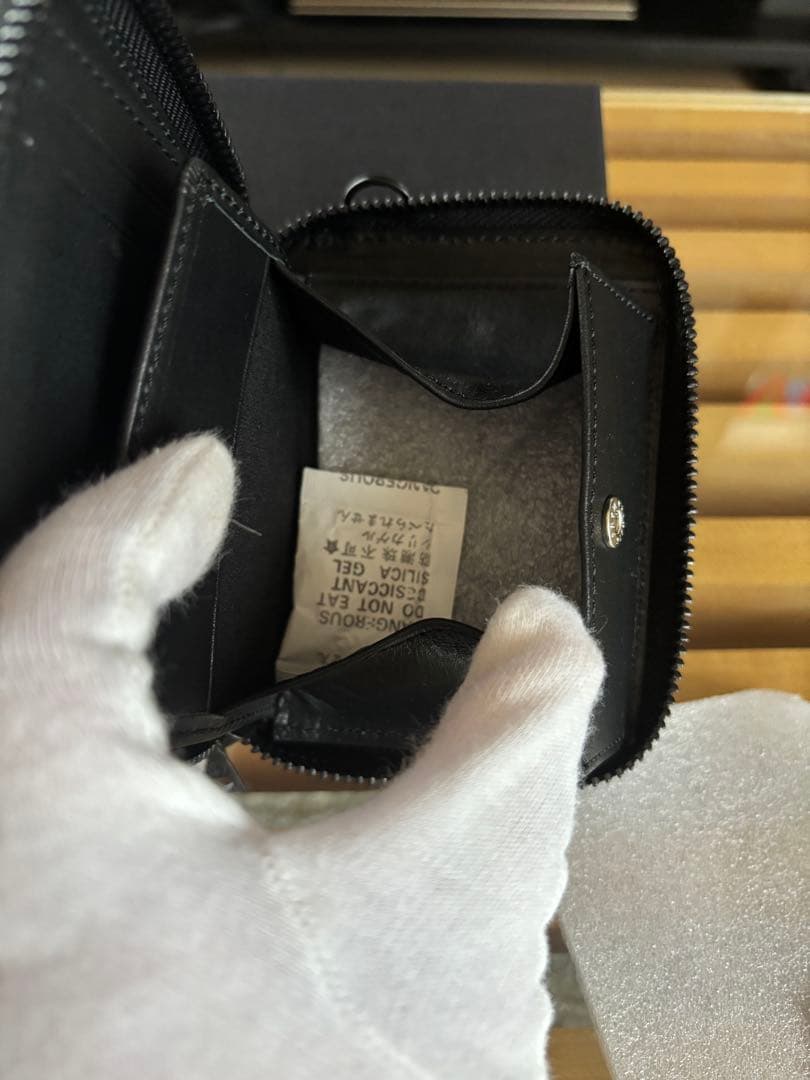 新品・完売品 ヒステリックグラマー ロゴスタッズ ラウンドジップ ミニウォレット