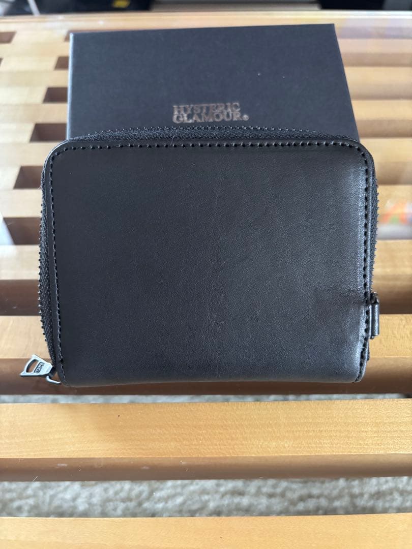 新品・完売品 ヒステリックグラマー ロゴスタッズ ラウンドジップ ミニウォレット