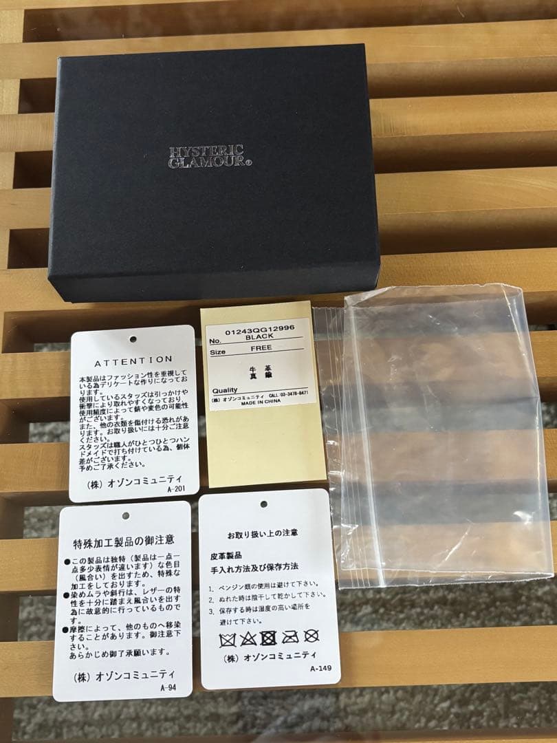 新品・完売品 ヒステリックグラマー ロゴスタッズ ラウンドジップ ミニウォレット