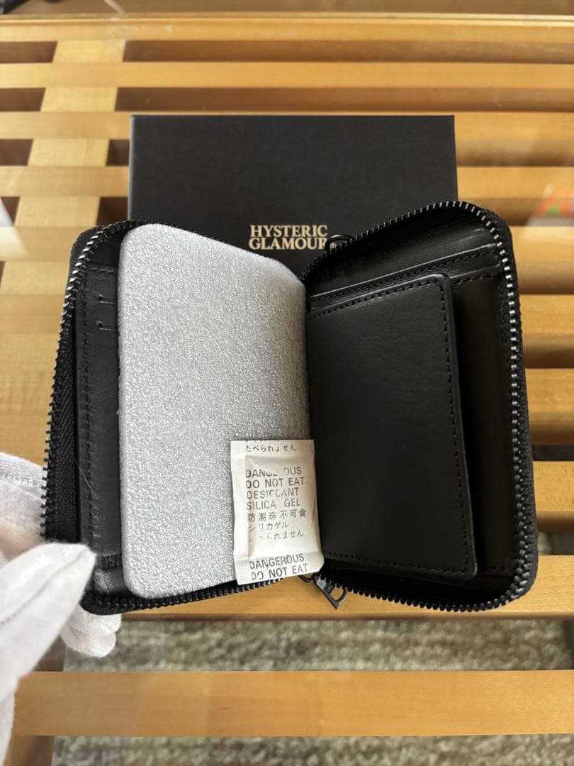 新品・完売品 ヒステリックグラマー ロゴスタッズ ラウンドジップ ミニウォレット