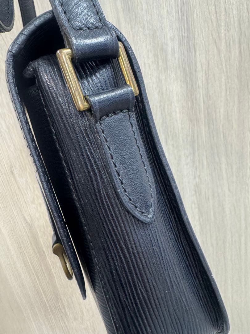 ルイ・ヴィトン　LOUIS・VUITTON サンクルー　エピレザー　ブラック