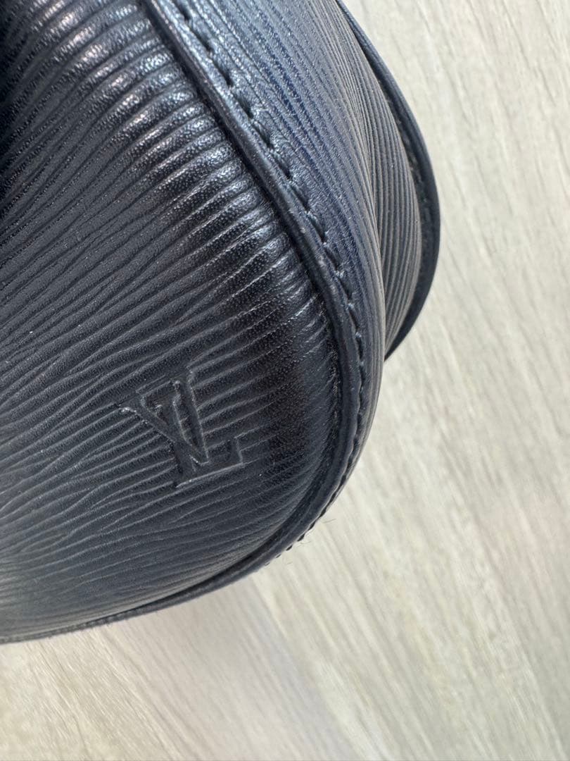 ルイ・ヴィトン　LOUIS・VUITTON サンクルー　エピレザー　ブラック