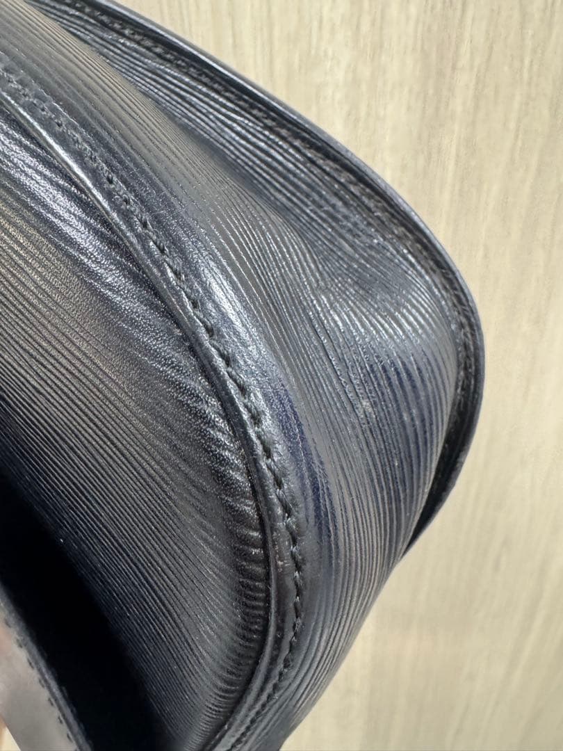 ルイ・ヴィトン　LOUIS・VUITTON サンクルー　エピレザー　ブラック