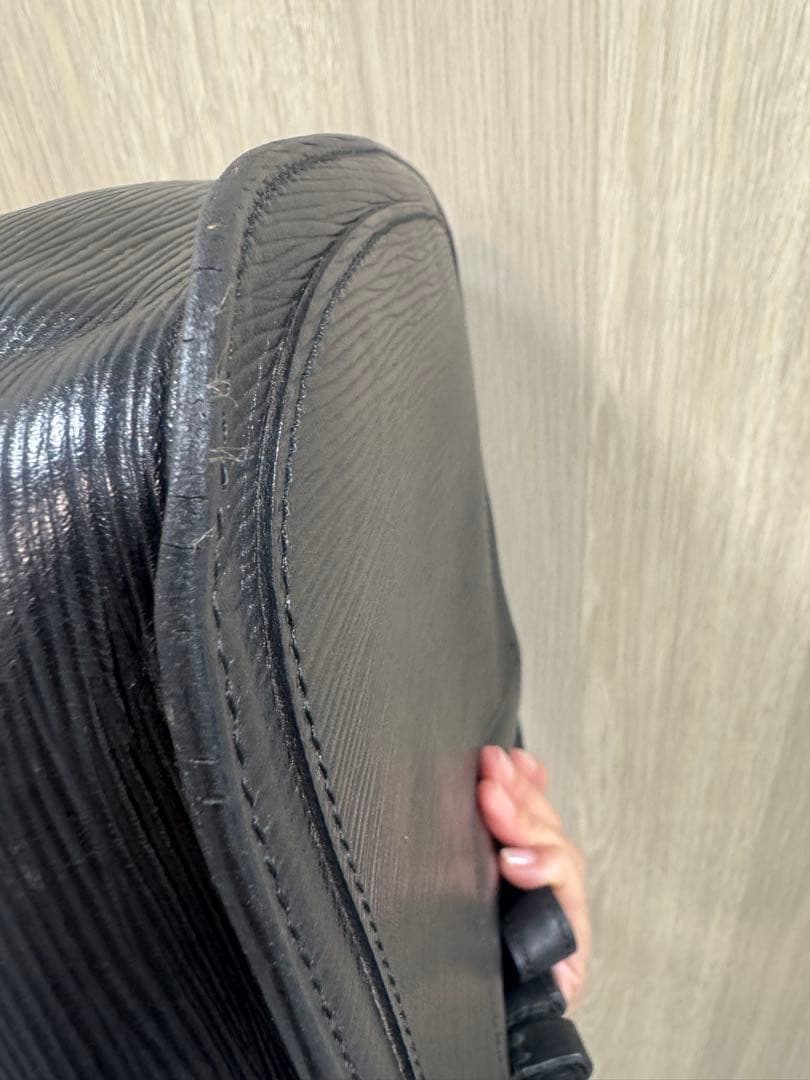 ルイ・ヴィトン　LOUIS・VUITTON サンクルー　エピレザー　ブラック