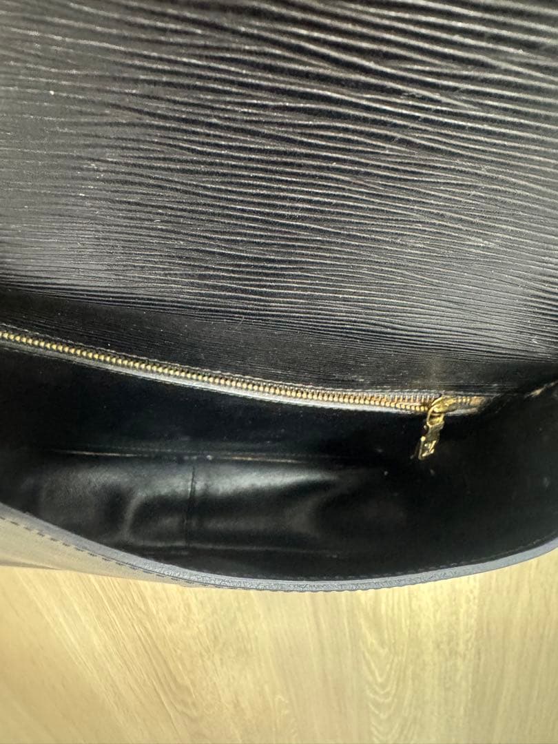 ルイ・ヴィトン　LOUIS・VUITTON サンクルー　エピレザー　ブラック
