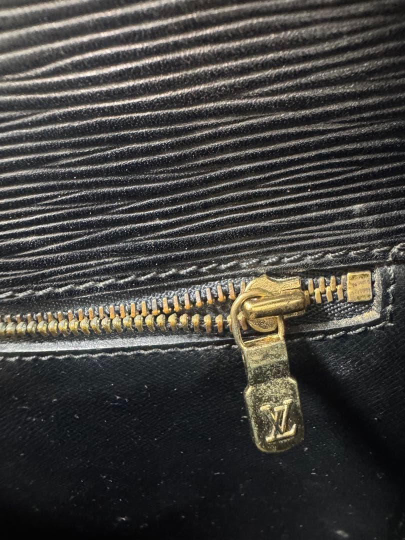 ルイ・ヴィトン　LOUIS・VUITTON サンクルー　エピレザー　ブラック