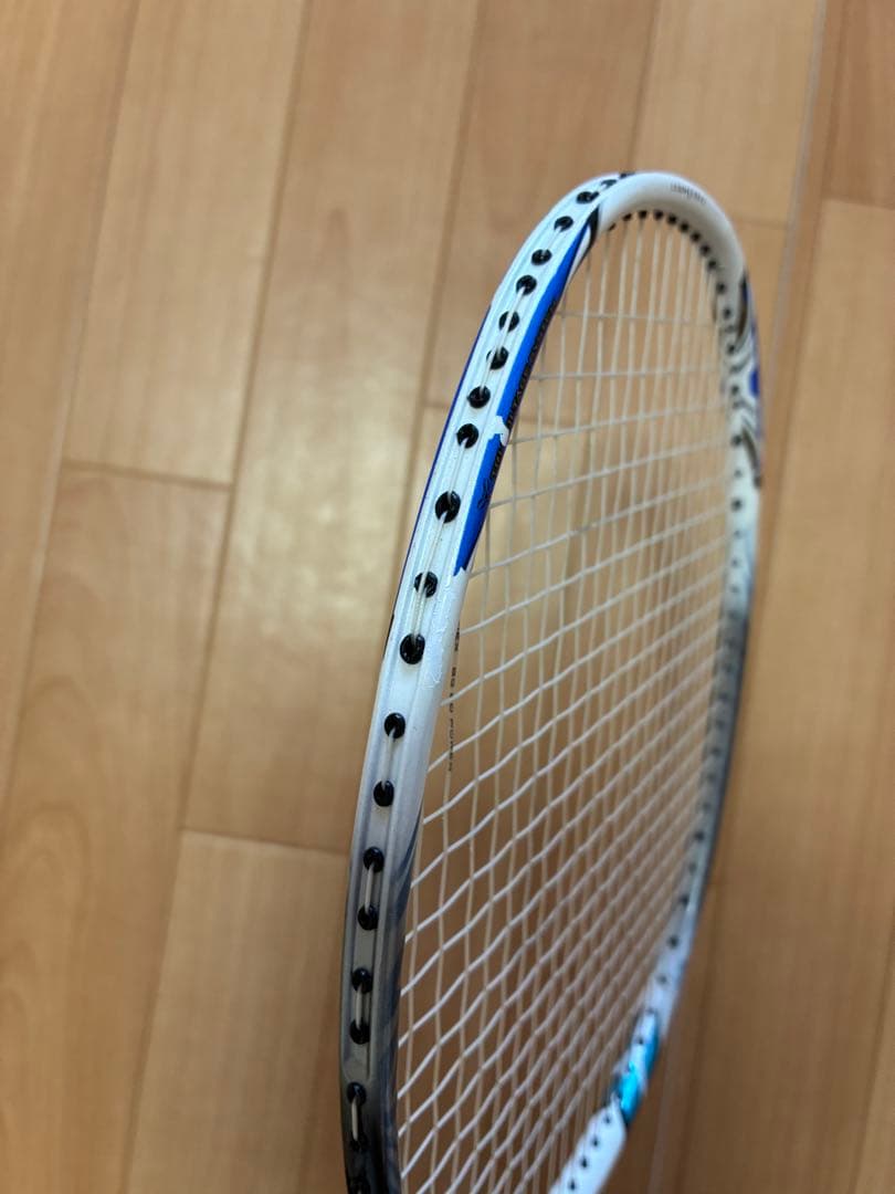 バドミントンラケット　ヨネックス ボルトリック60 4U