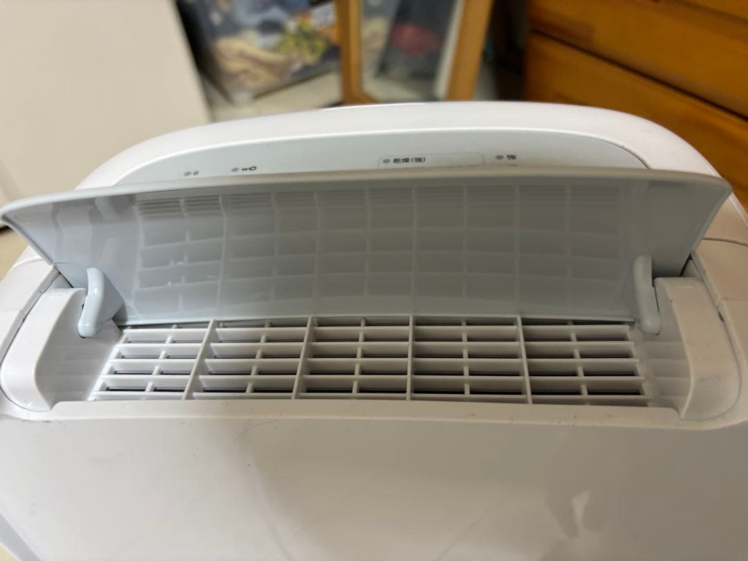 【新品同様】シャープ衣類乾燥機除湿機CV-R71-W