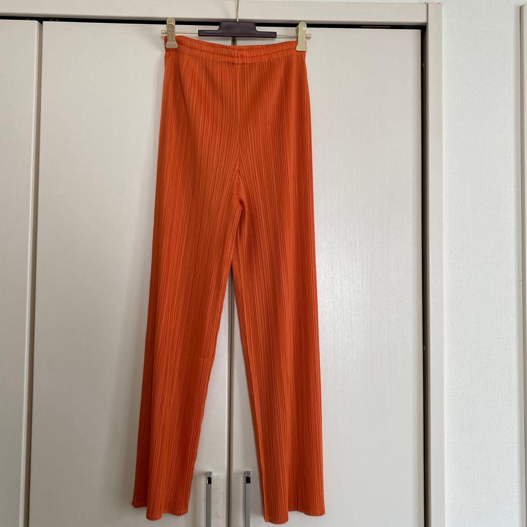 未使用に近い　プリーツプリーズ　ストレートパンツ　オレンジ