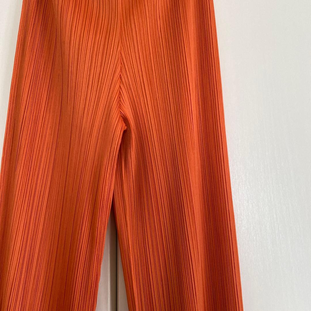 未使用に近い　プリーツプリーズ　ストレートパンツ　オレンジ