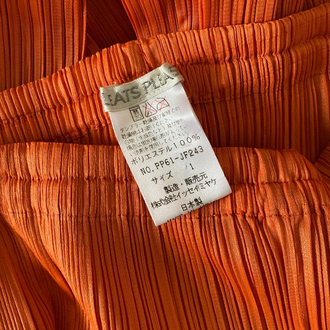 未使用に近い　プリーツプリーズ　ストレートパンツ　オレンジ