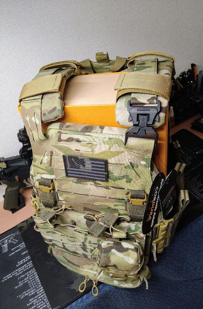 【UNIVERSAL ARMOR】未使用品プレートキャリア＋カスタム