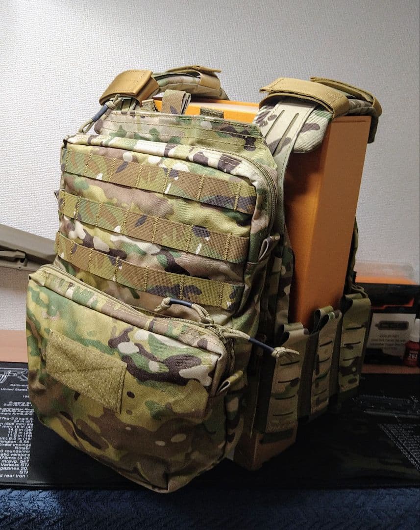 【UNIVERSAL ARMOR】未使用品プレートキャリア＋カスタム