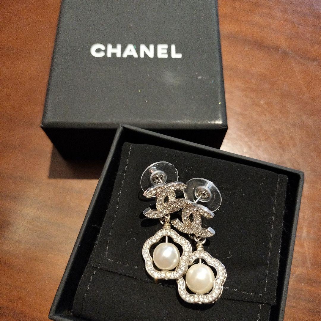 CHANEL パール付きフラワーモチーフピアス