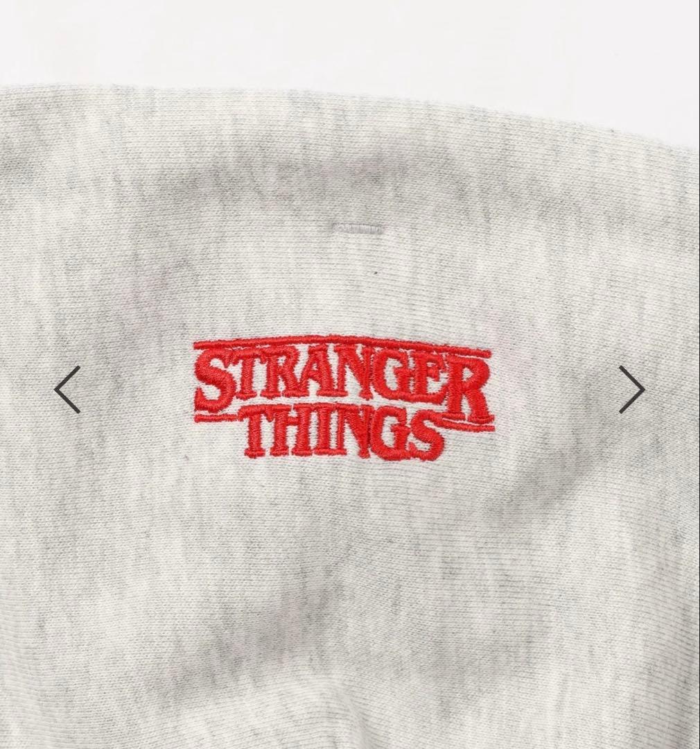 ◆新品◆【STRANGER THINGS】コラボ 缶バッチ付きパーカー グレー