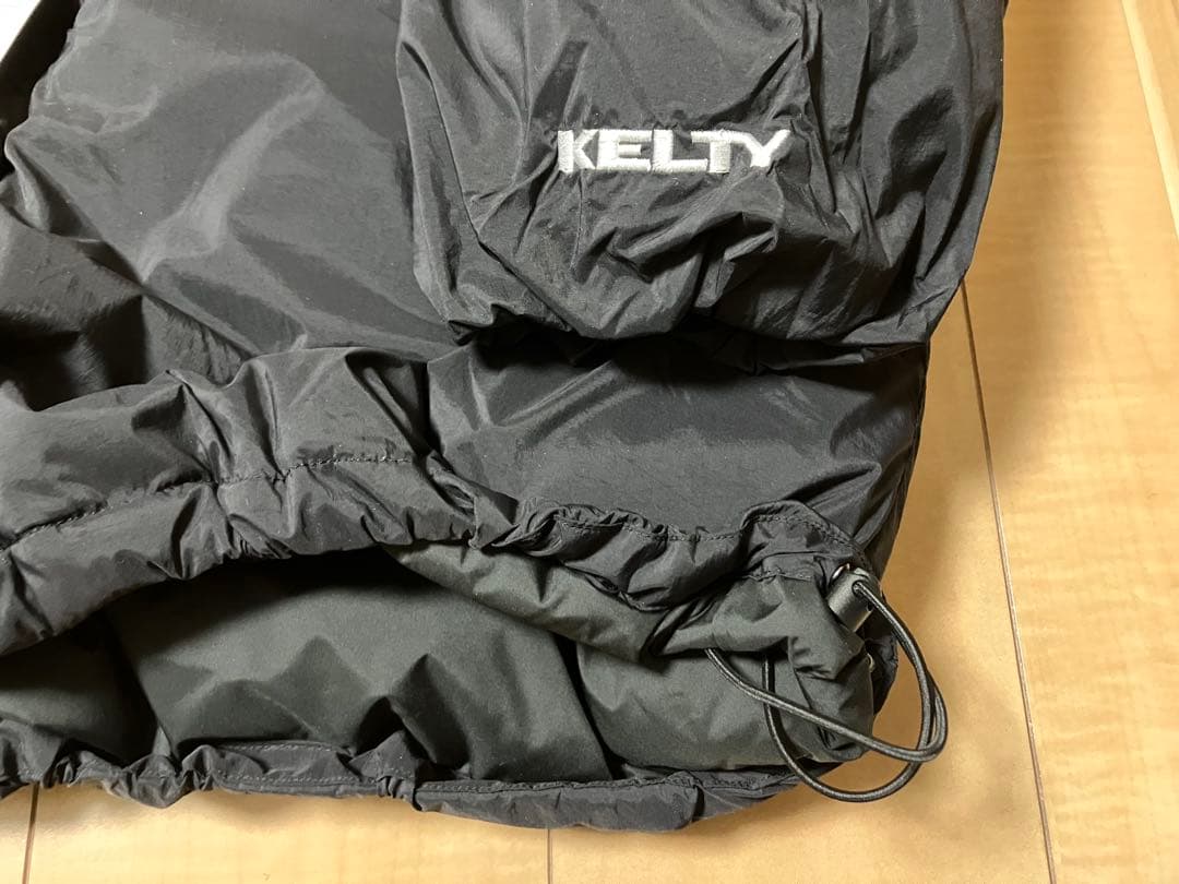 KELTY インサレーション　フード付きブラック