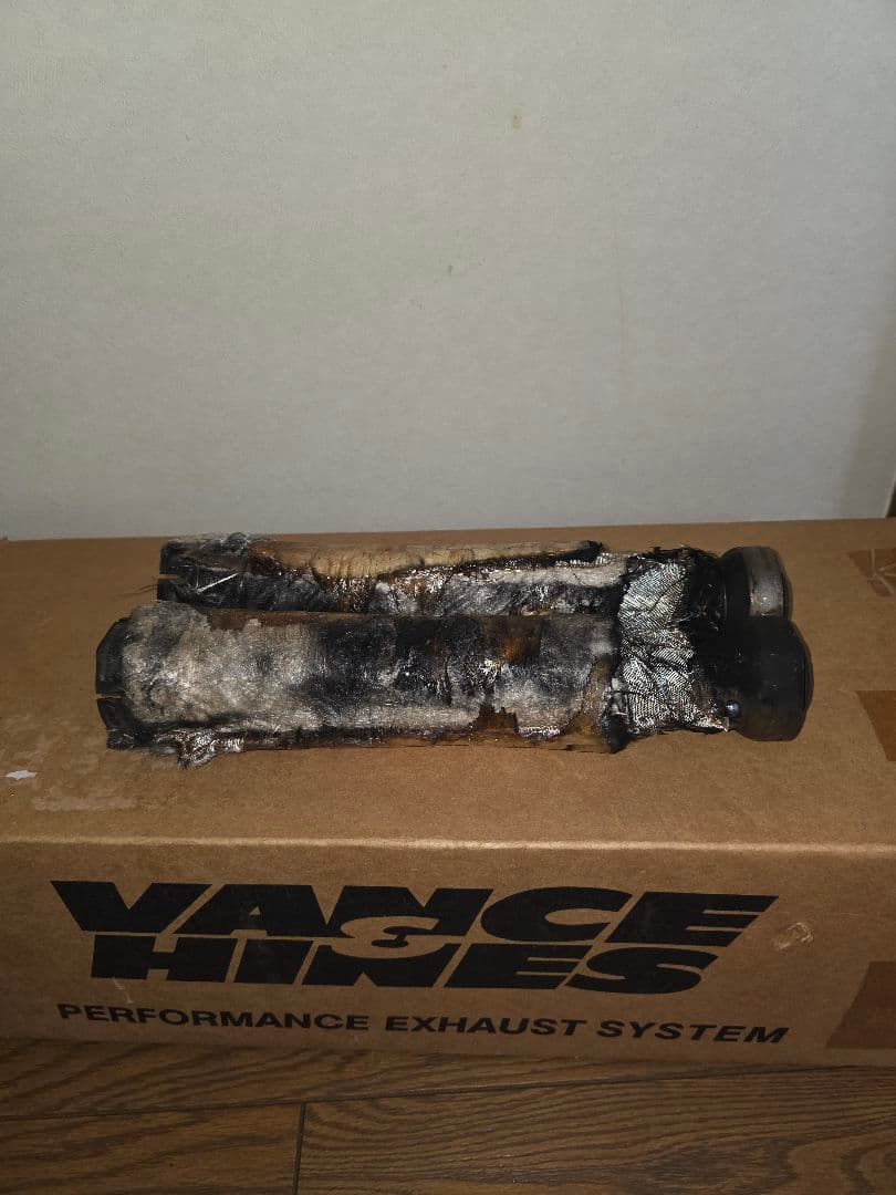 バンス＆ハインズ　ソフティル用スリップオンマフラー