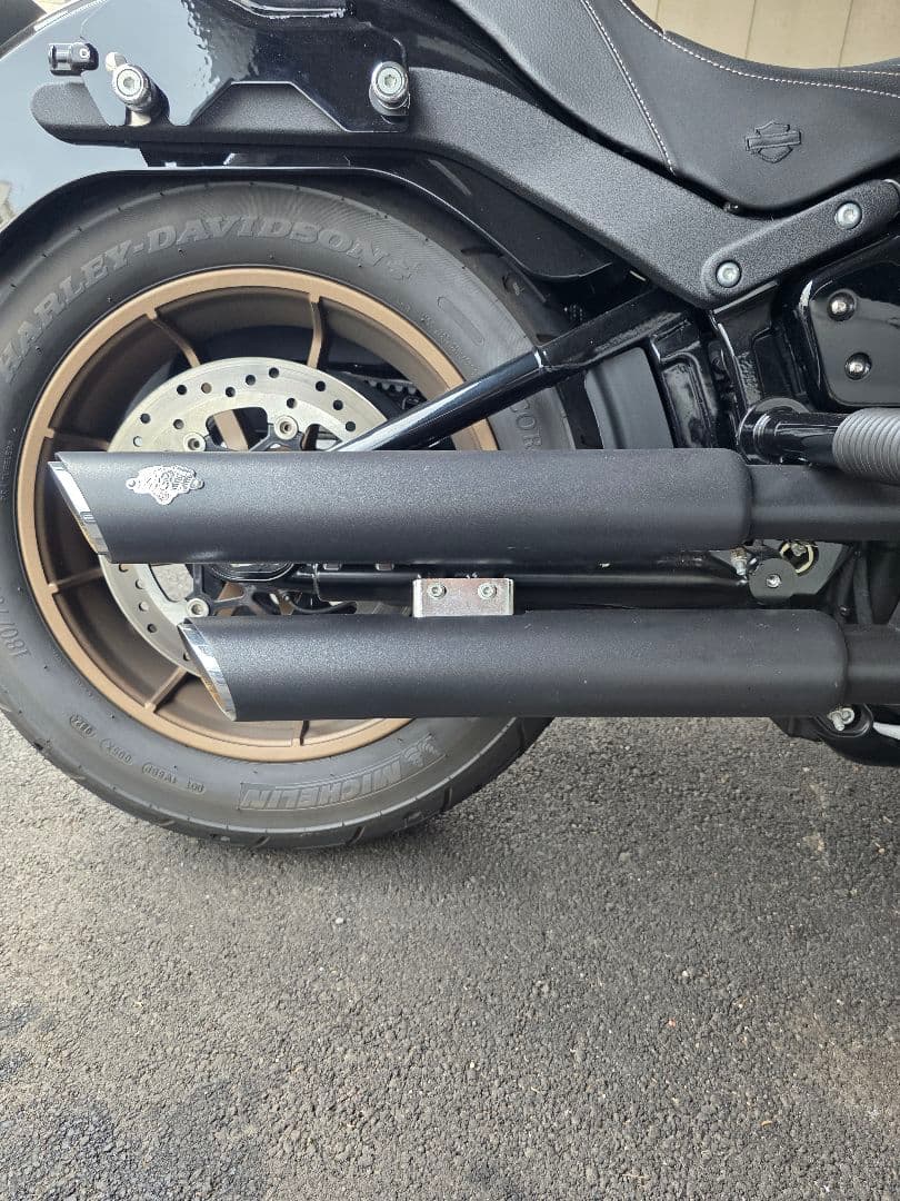 バンス＆ハインズ　ソフティル用スリップオンマフラー