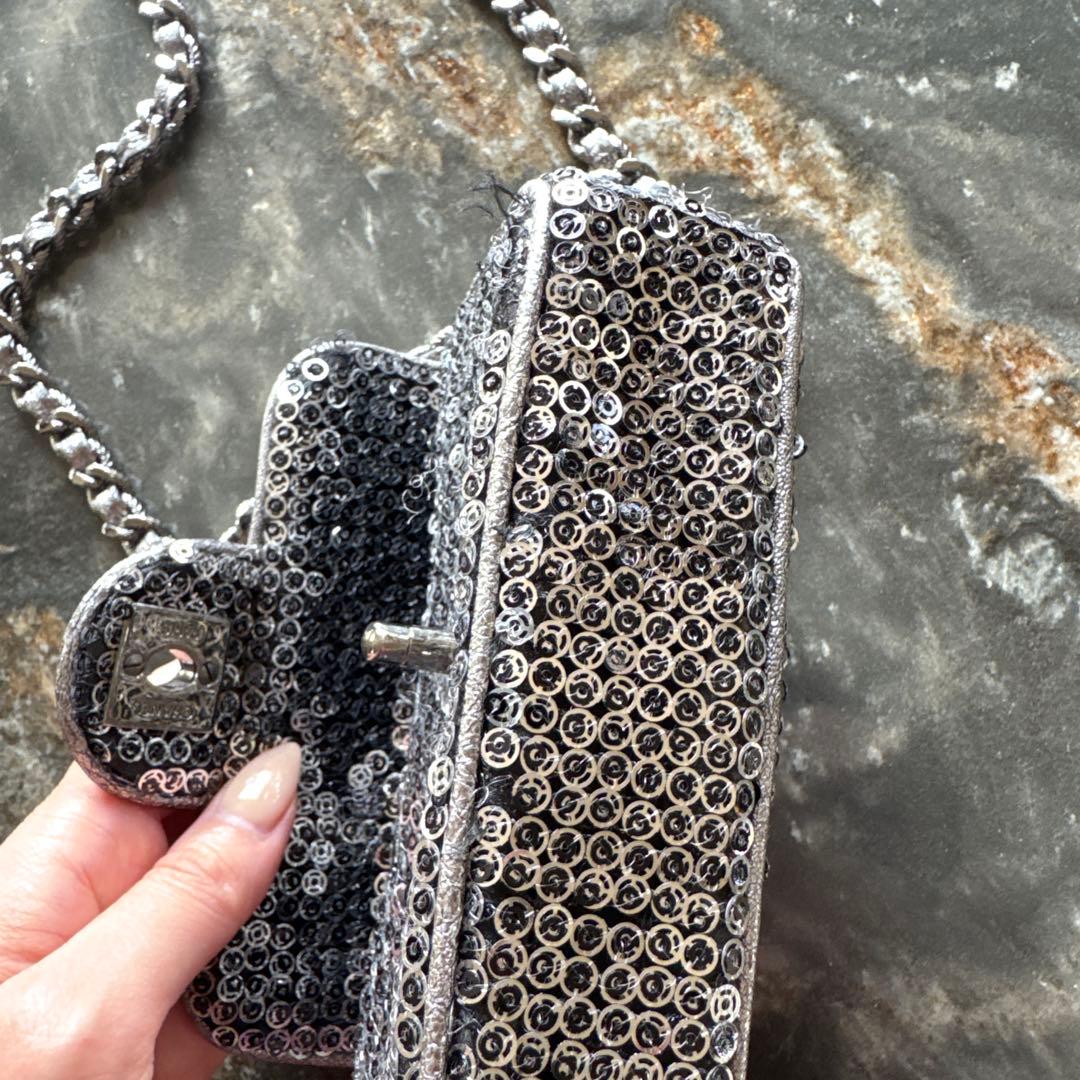 CHANEL シルバー スパンコール ショルダーバッグ　プレゼント