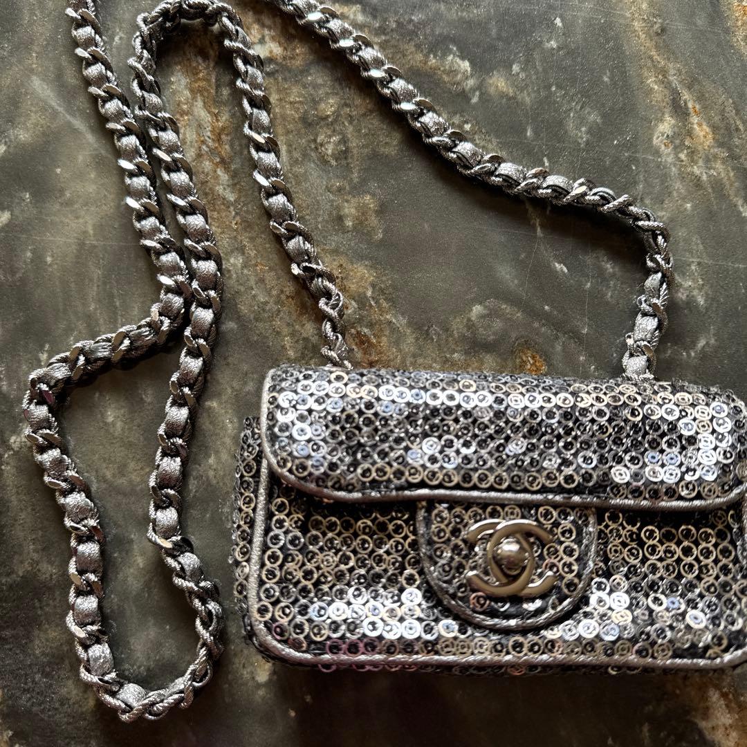 CHANEL シルバー スパンコール ショルダーバッグ　プレゼント