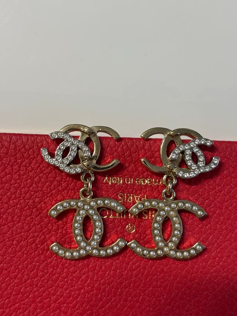 CHANEL ダブルCロゴ ペンダント型ピアス