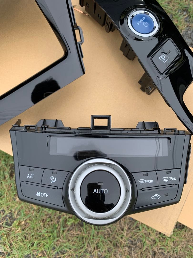 【a1a2a3a4a】プリウスα センターパネルセット 打ち替え