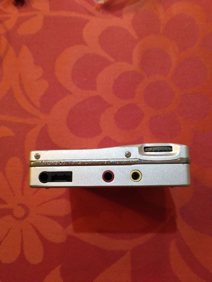 ◆◇ソニー SONY MDウォークマンMZ-R909 録音・再生 動作品◆◇