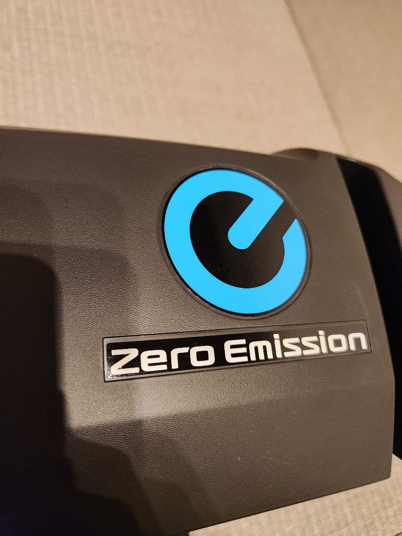 ★未使用★送料無料 日産純正 ZE1 リーフ 充電ポートカバー 収納袋付き