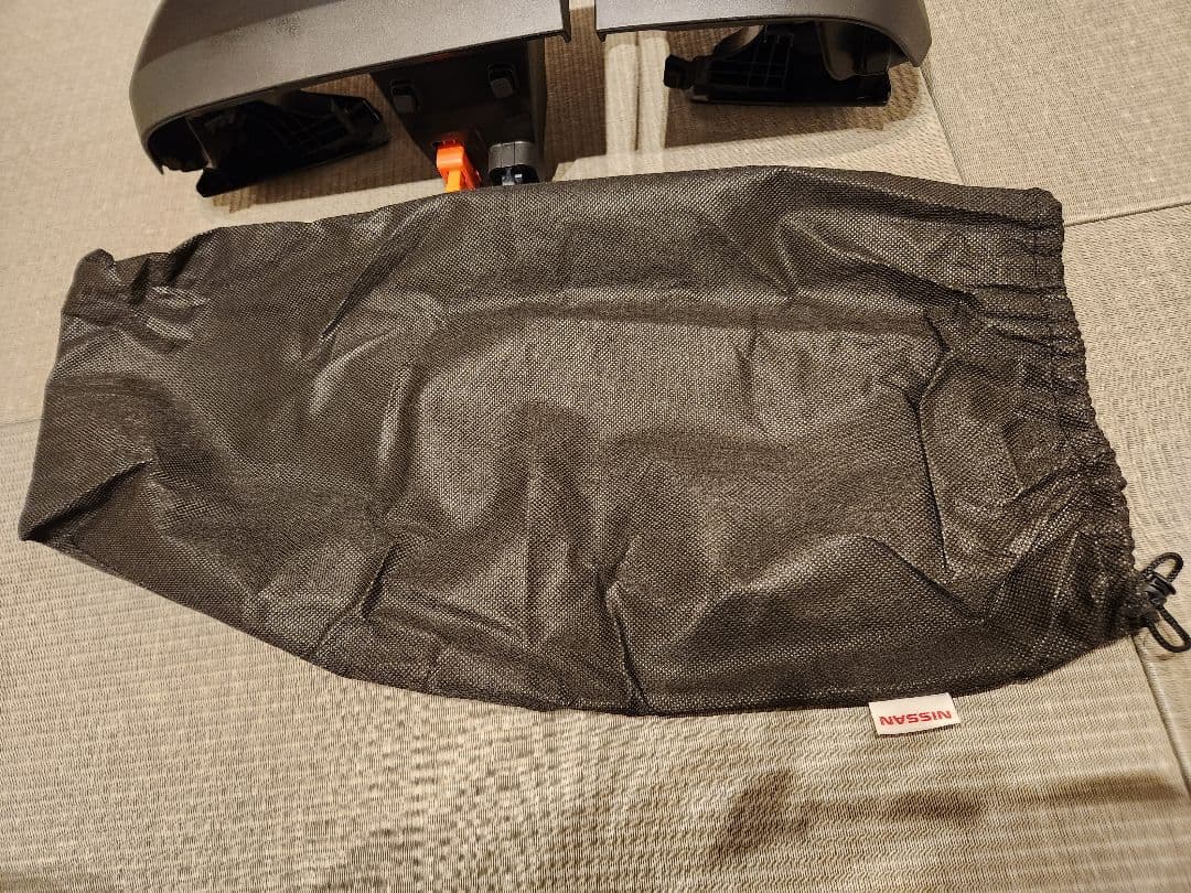 ★未使用★送料無料 日産純正 ZE1 リーフ 充電ポートカバー 収納袋付き