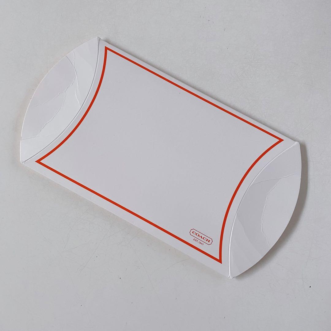 【新品未使用】COACHコーチ★丸型ラウンドケース★花柄フラワー★ベージュ