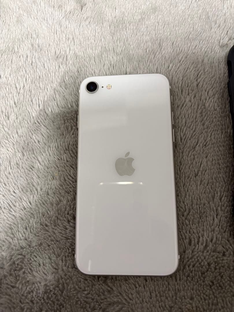 Apple iPhone se 2ホワイト ケース付き