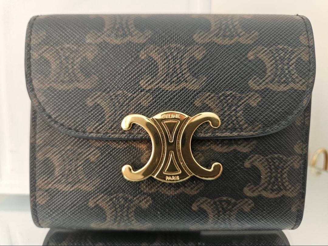 【極美品】CELINE三つ折り スモールフラップウォレットトリオンフゴールド金具