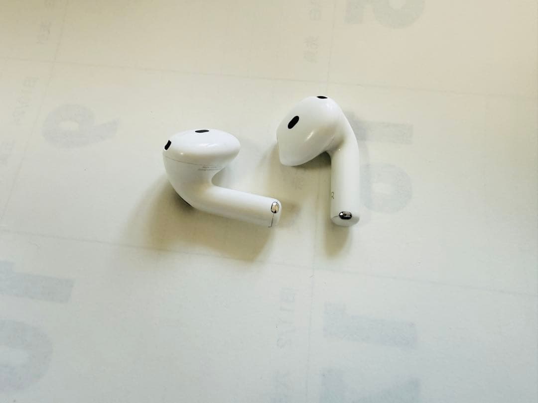 AirPods本体とUSB-C充電ケーブルセット