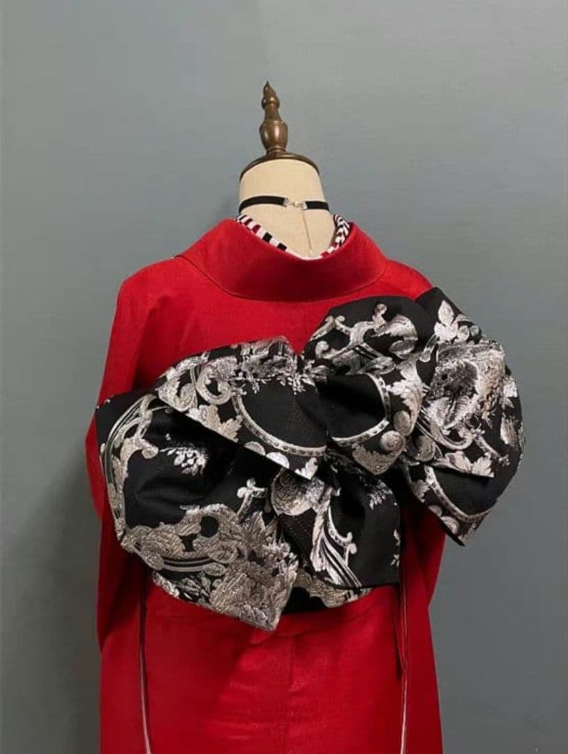 赤　色無地　振袖　キモノハーツ　キモノマチ　ふりふ　好きな方へ　モダン　レトロ