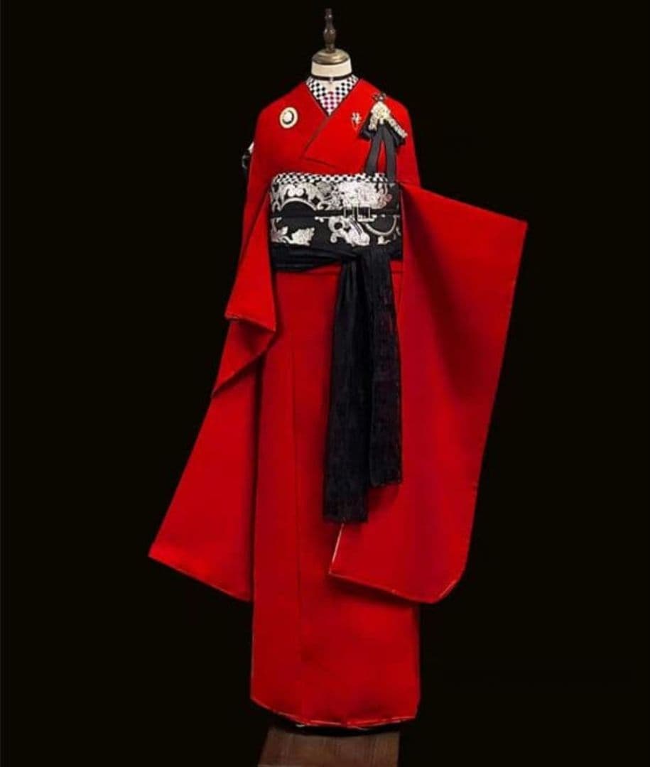 赤　色無地　振袖　キモノハーツ　キモノマチ　ふりふ　好きな方へ　モダン　レトロ