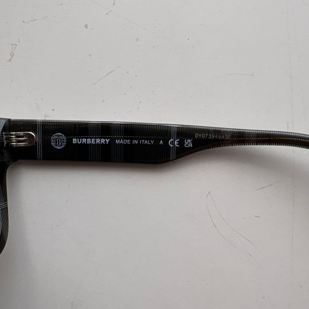 未使用品　Burberryチェック柄サングラス/バーバリー