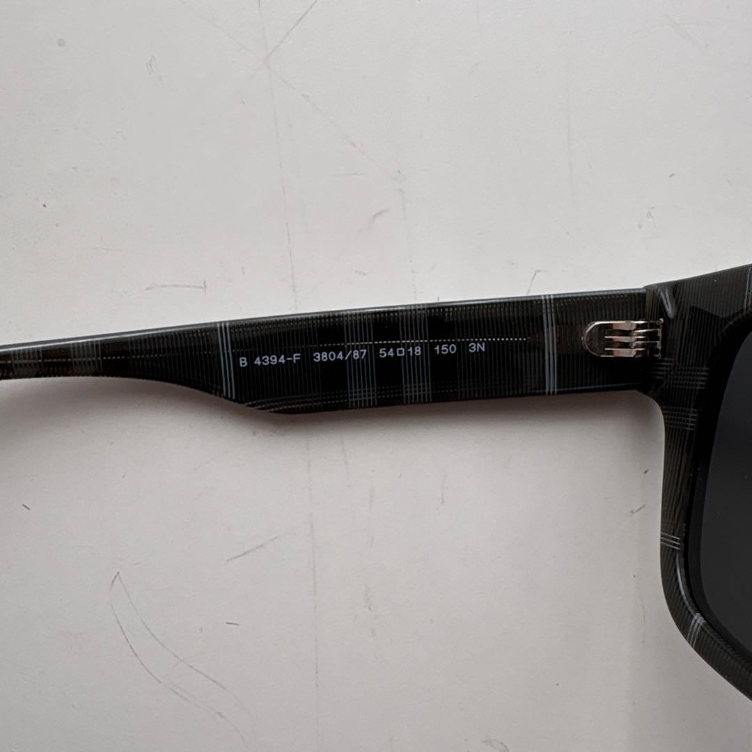 未使用品　Burberryチェック柄サングラス/バーバリー