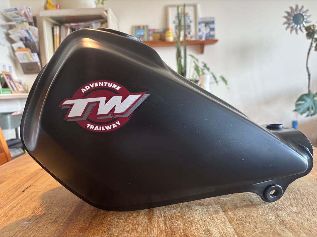 TW200 純正 タンク 艶消し仕上げ　マットブラック　コーティング済