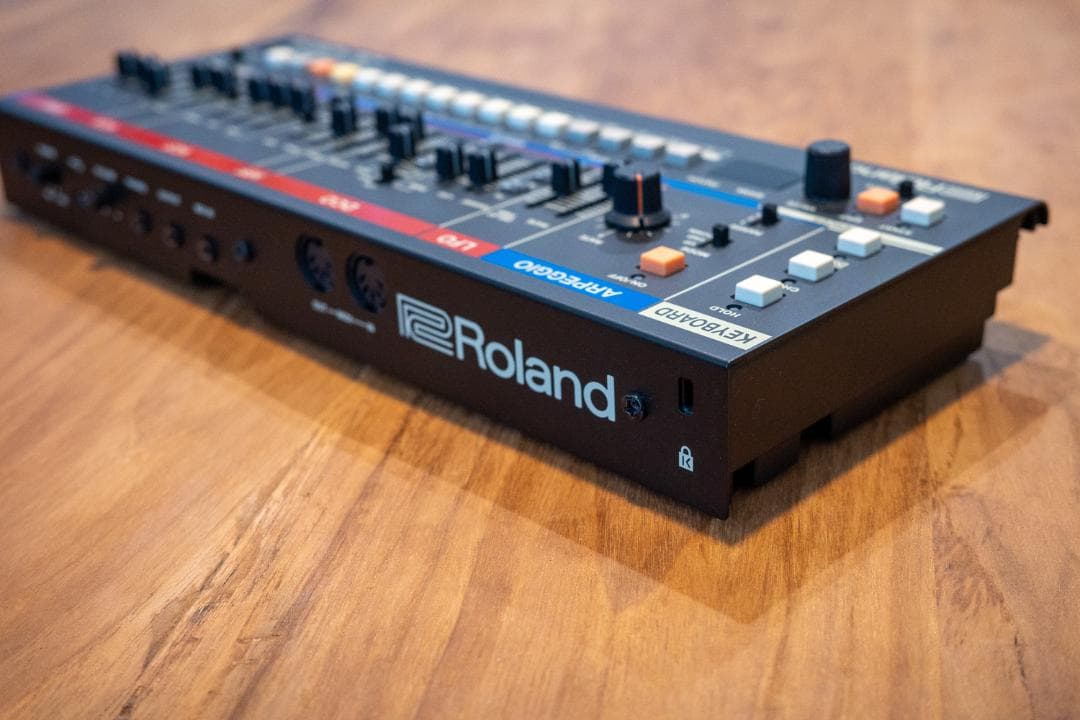 Roland JU-06A シンセサイザー Juno 106 60 ローランド