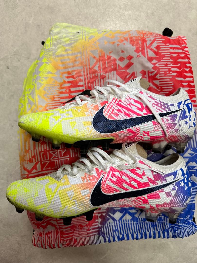Nike サッカースパイク　マーキュリアル　ヴェイパー　ネイマールモデル