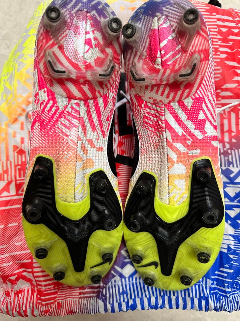 Nike サッカースパイク　マーキュリアル　ヴェイパー　ネイマールモデル