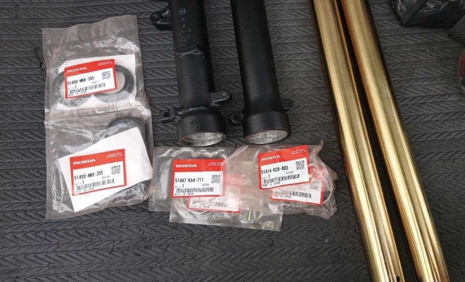 ホーネット250　OH済フロントフォーク　ゴールドインナーチューブ