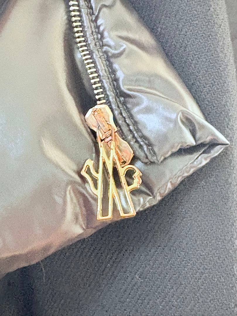 モンクレール　レアなインナーダウン付きウールコート　ダウンショール　ブラック