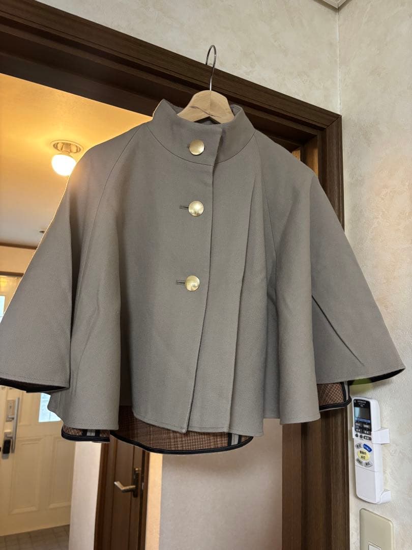 お値下げallureville ケープ コート 【49500円】
